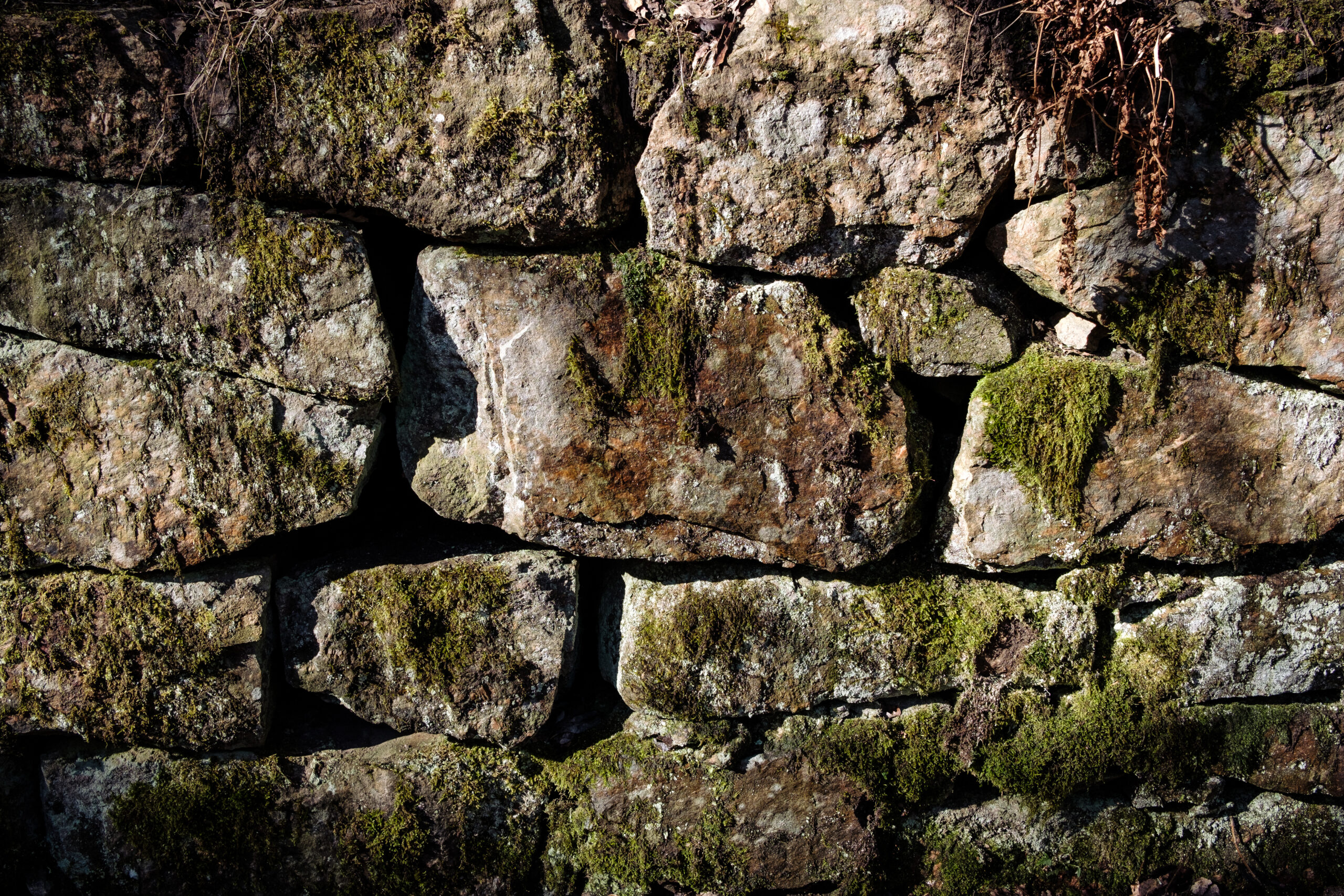 stone-wall-2023-11-27-05-14-25-utc